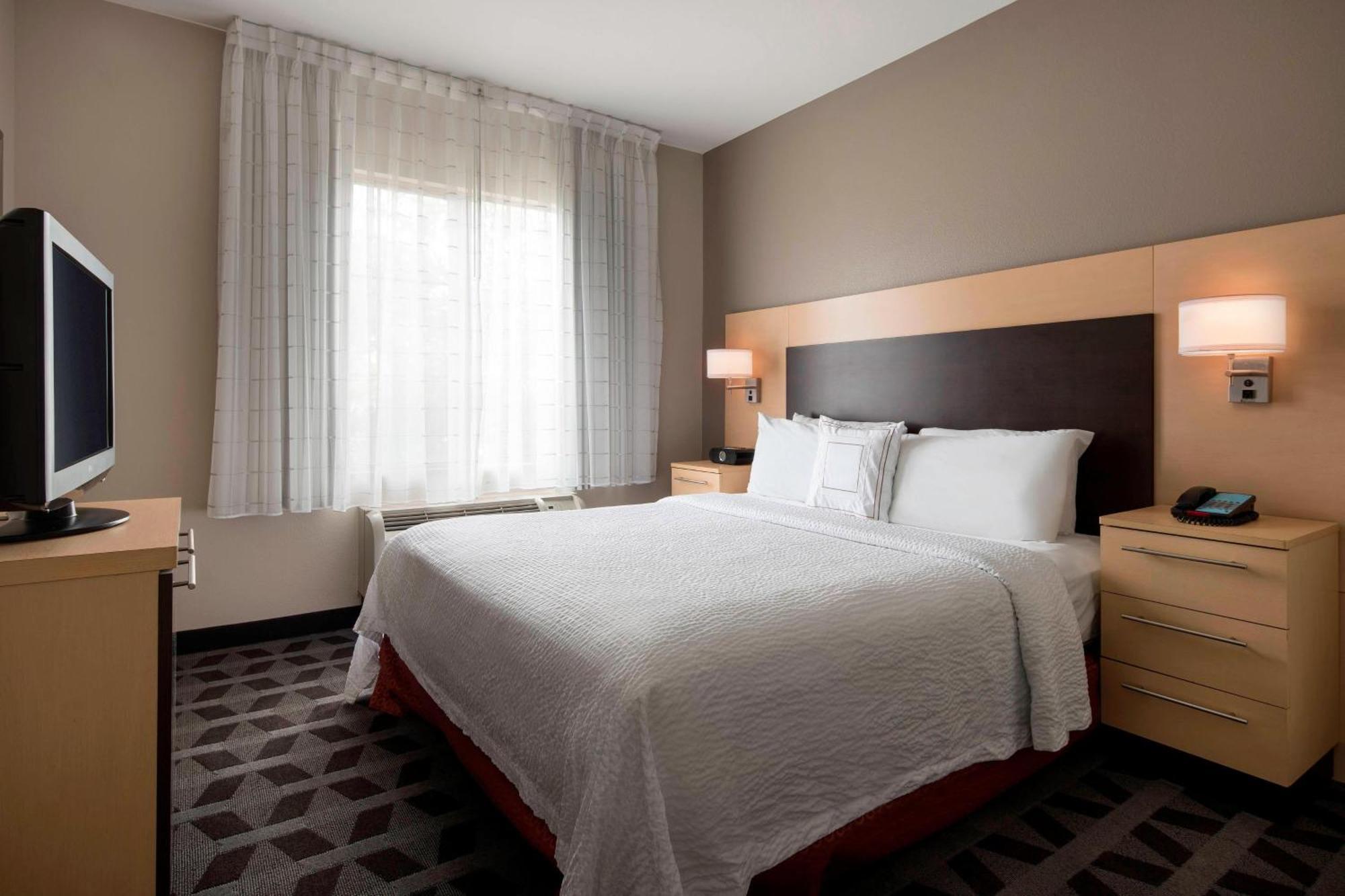 Towneplace Suites By Marriott San Diego Carlsbad / Vista Exterior photo
