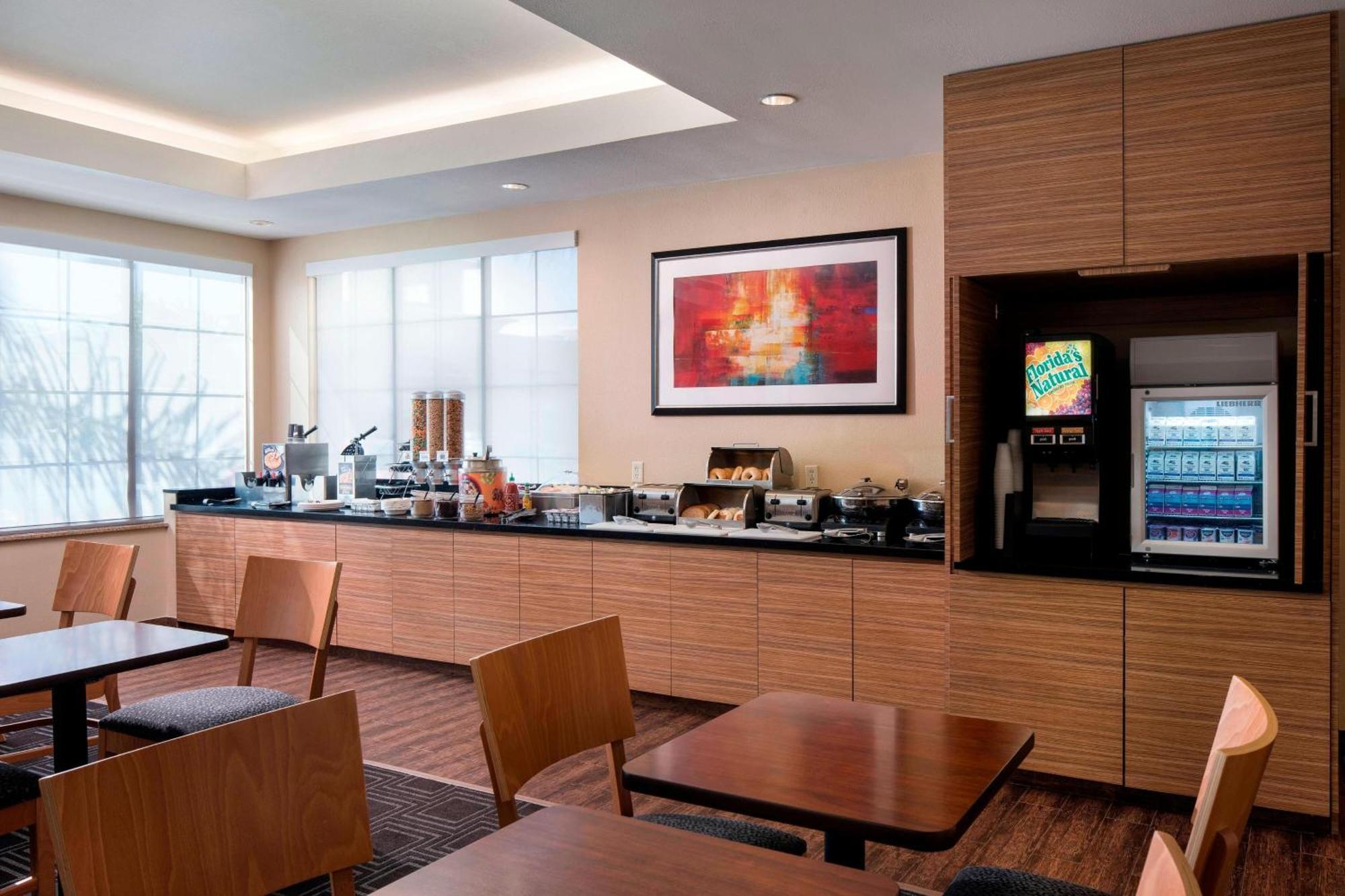 Towneplace Suites By Marriott San Diego Carlsbad / Vista Exterior photo