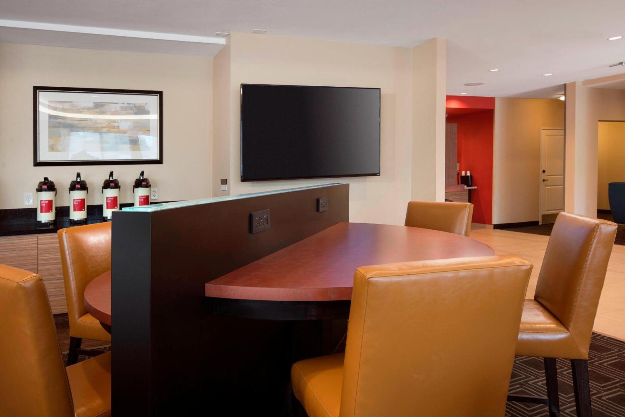 Towneplace Suites By Marriott San Diego Carlsbad / Vista Exterior photo