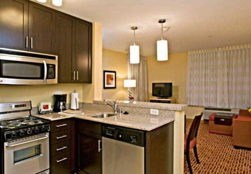 Towneplace Suites By Marriott San Diego Carlsbad / Vista Exterior photo