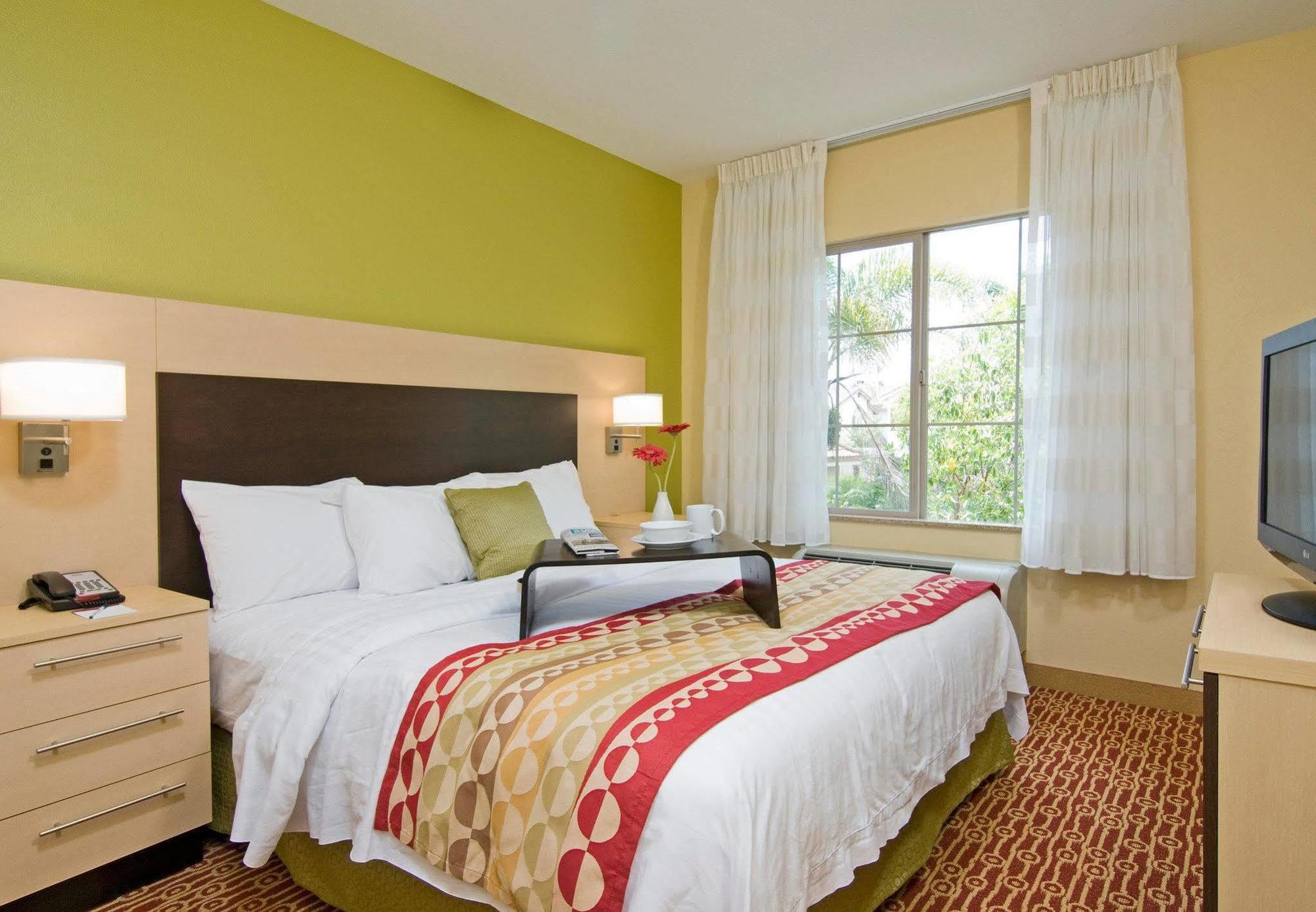 Towneplace Suites By Marriott San Diego Carlsbad / Vista Exterior photo