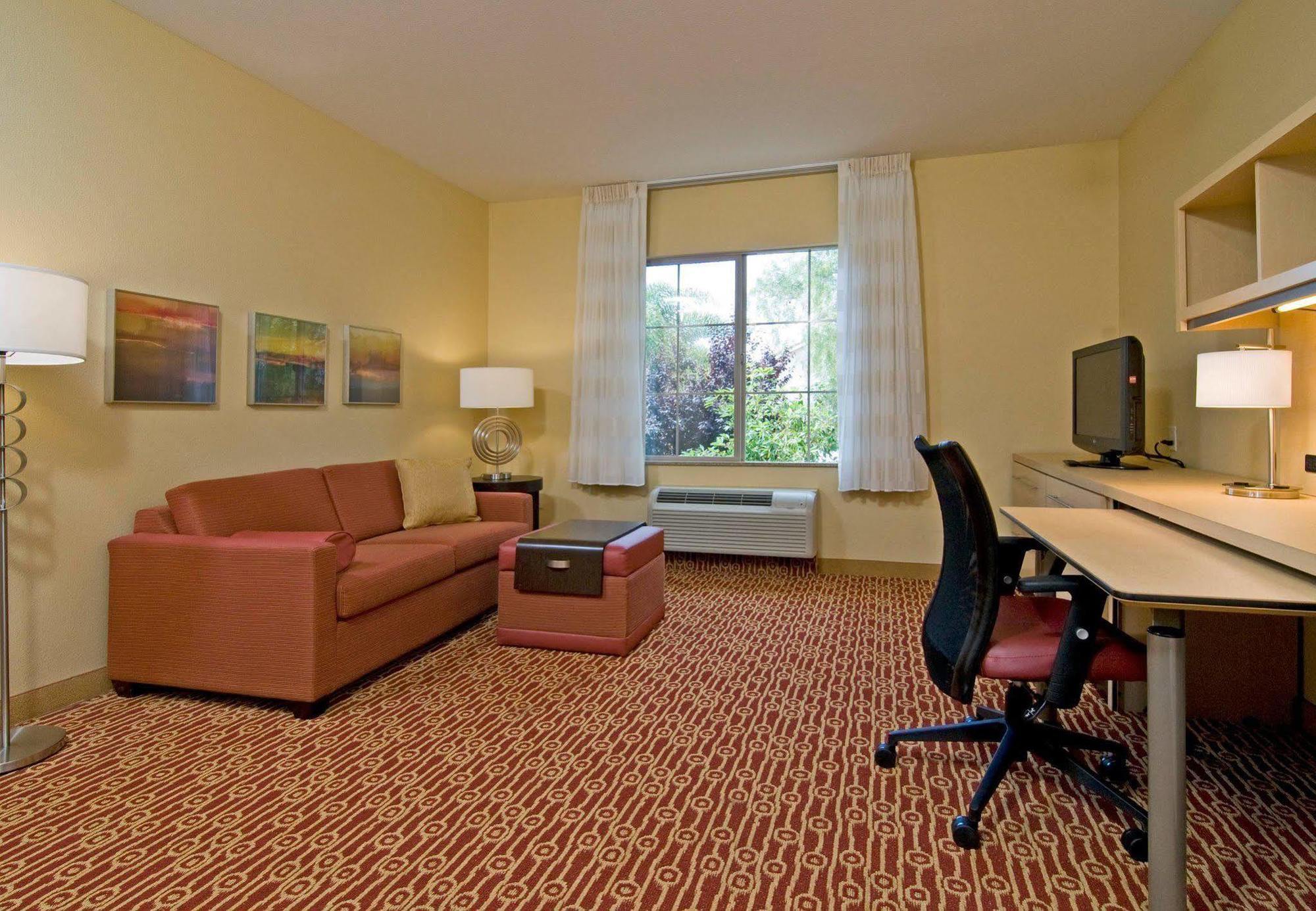 Towneplace Suites By Marriott San Diego Carlsbad / Vista Exterior photo